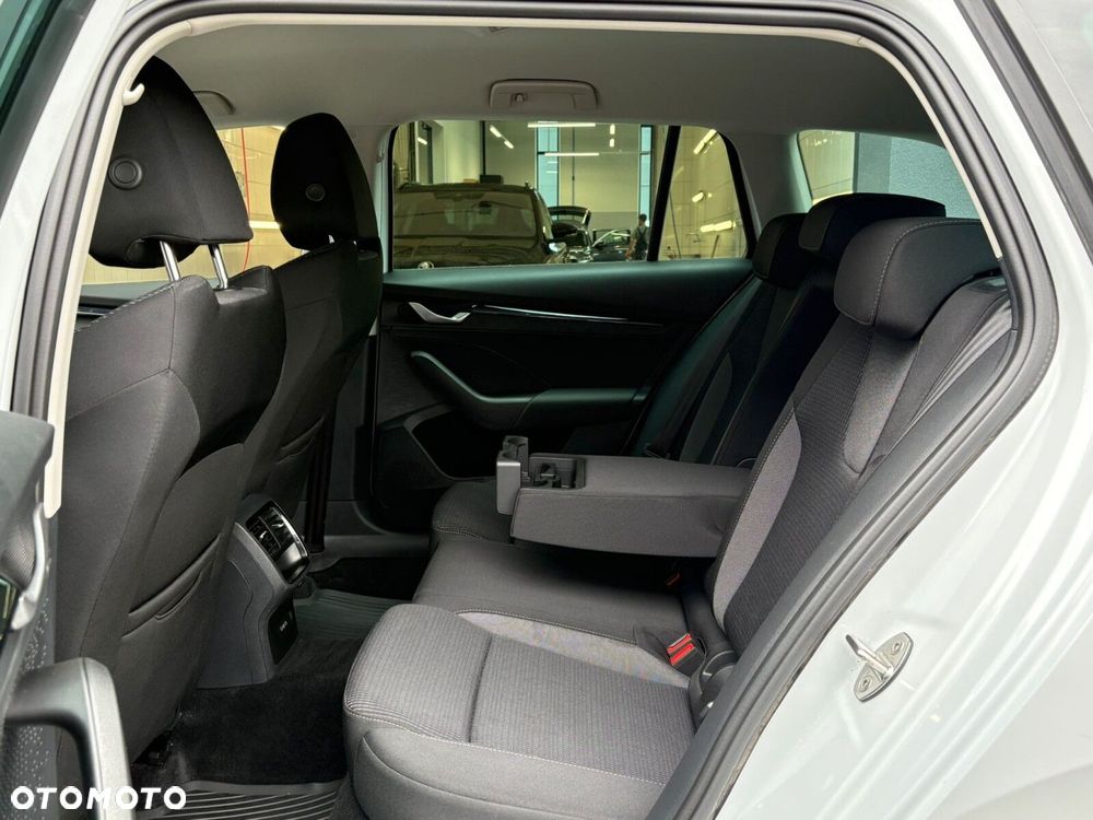 Skoda Octavia 1.5 TSI mHEV Selection DSG - 16