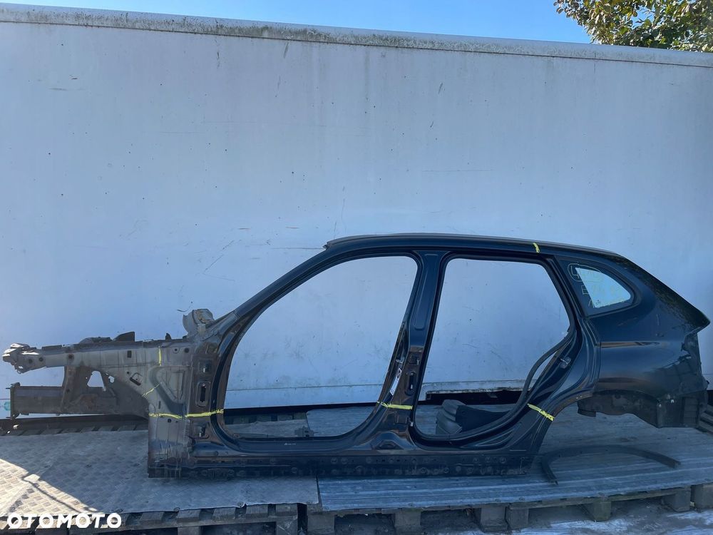 Blotnik poszycie cwiartka szyba listwa lewy tyl 475 475/9 BMW X1 E84