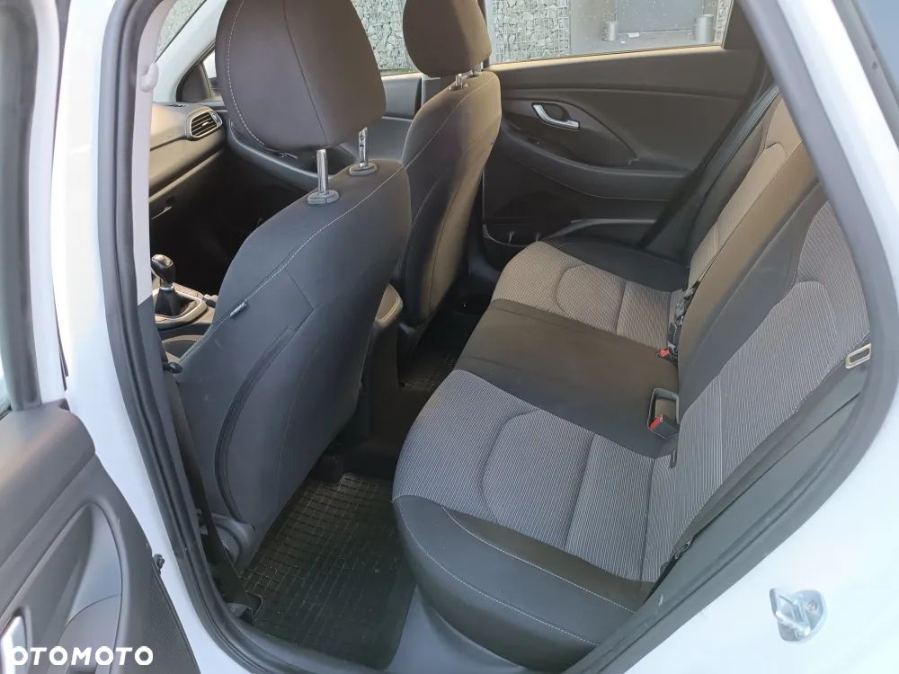 Hyundai i30 1.5 DPI Classic + - 8
