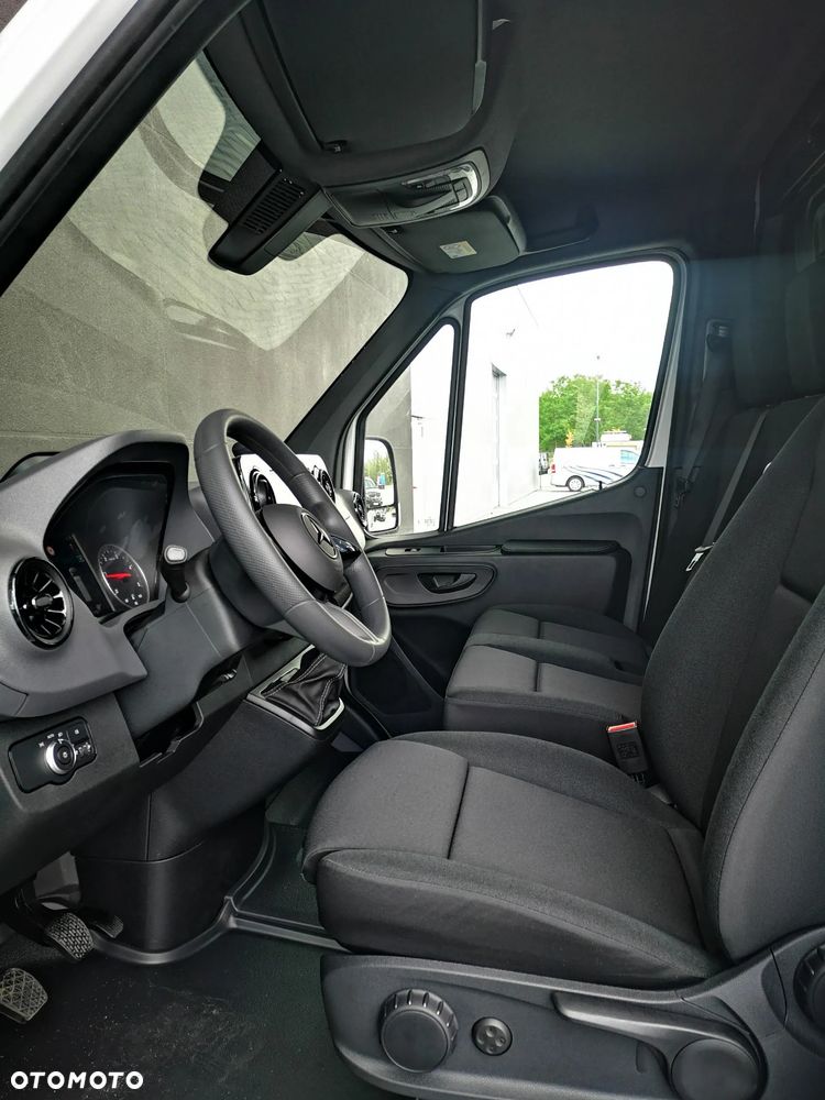 Mercedes-Benz Sprinter - 11