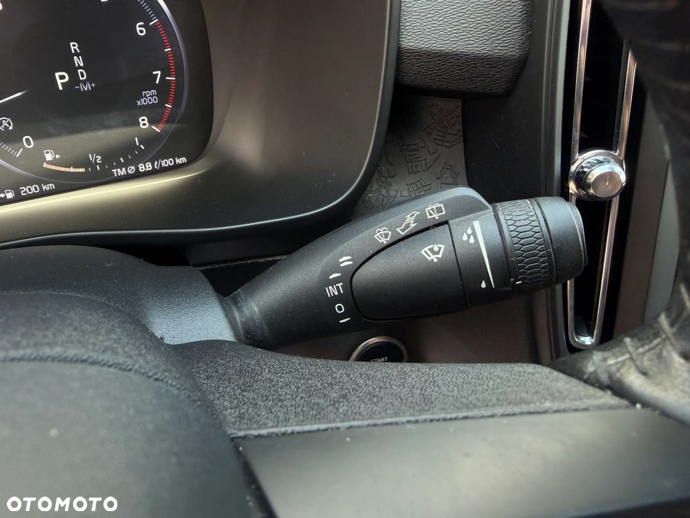 Volvo XC 40 T3 Momentum - 27