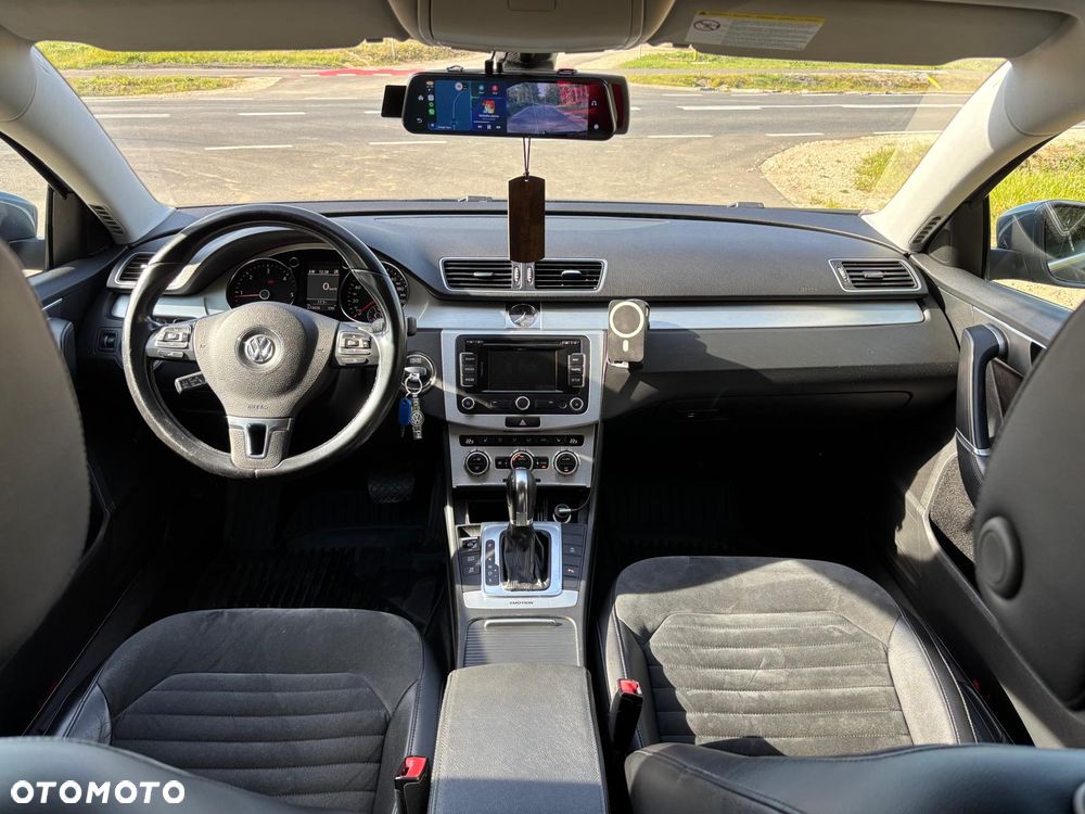 Volkswagen Passat - 11