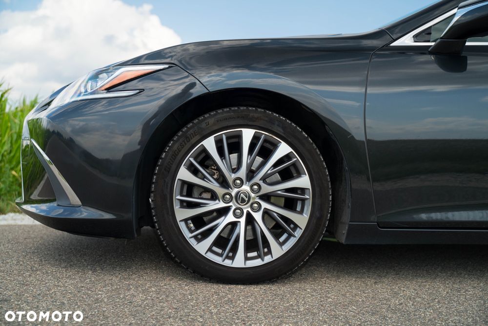 Lexus ES 300h Business Edition + - 4