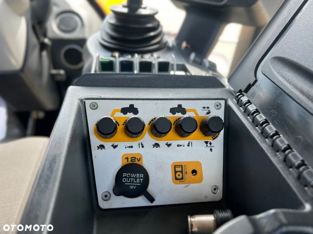 JCB Fastrac 7230 - 16