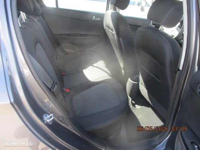 Hyundai i20 1.1 CRDi Blue Access+Bluetooth - 7
