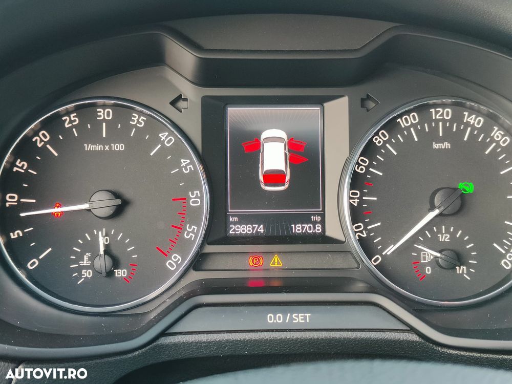 Skoda Octavia 1.6 TDI STYLE DSG - 18