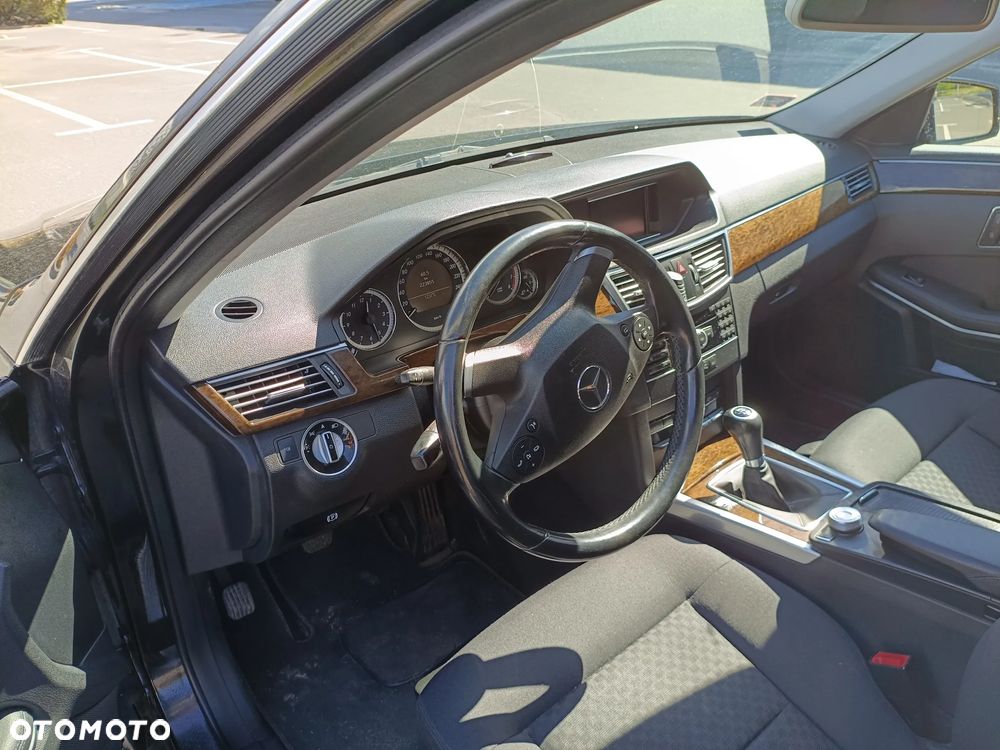 Mercedes-Benz Klasa E 200 CGI BlueEFFICIENCY - 9
