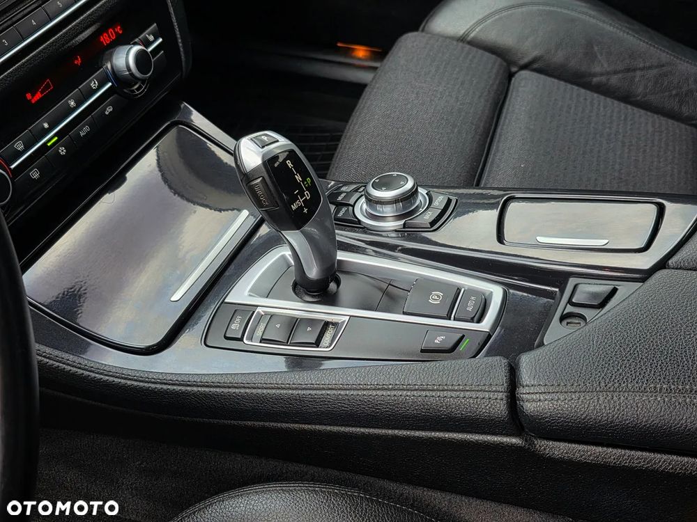 BMW Seria 5 520d - 29