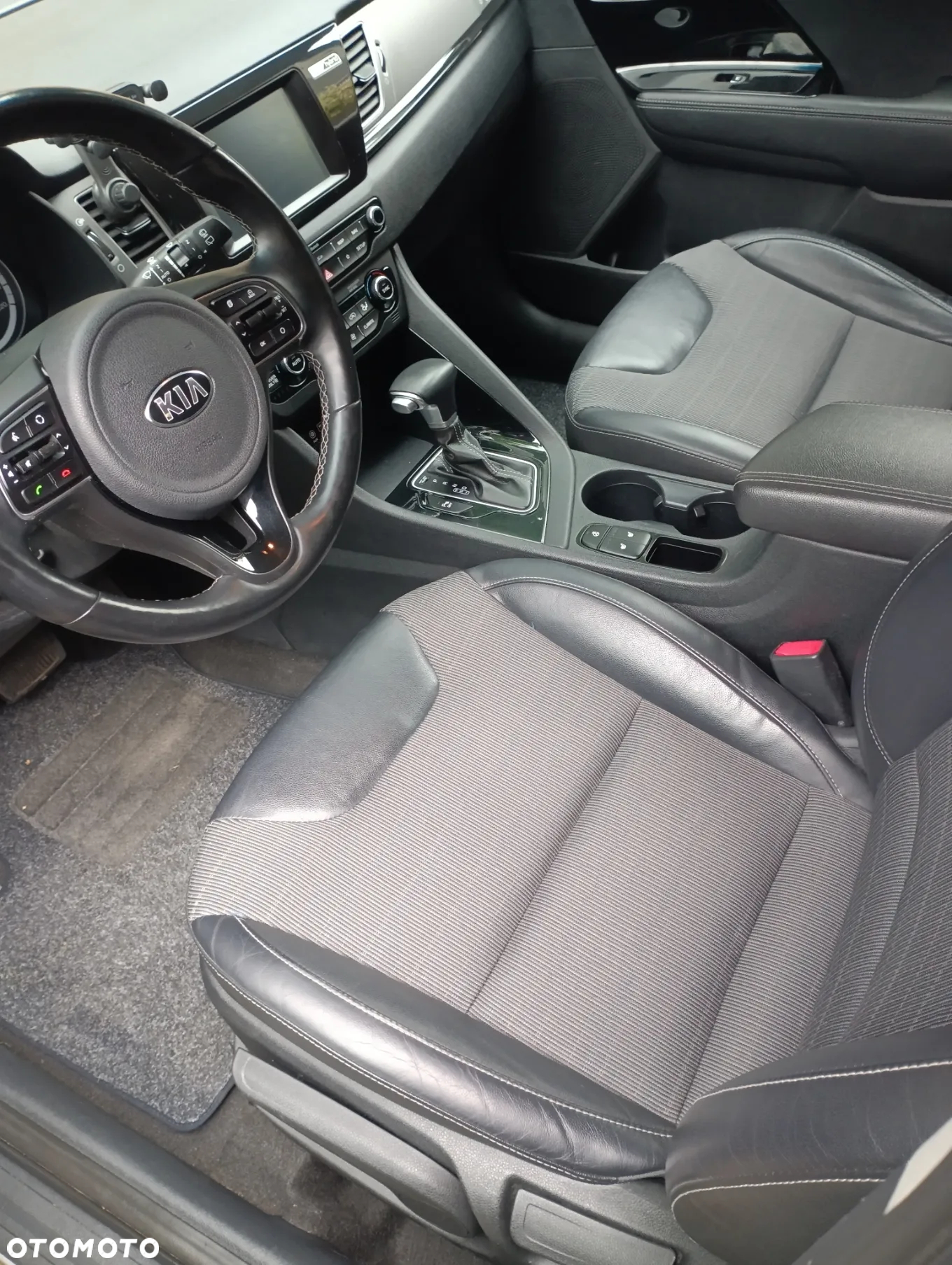 Kia Niro 1.6 GDI Hybrid L - 12