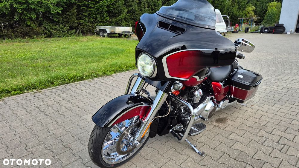 Harley-Davidson CVO Street Glide - 8