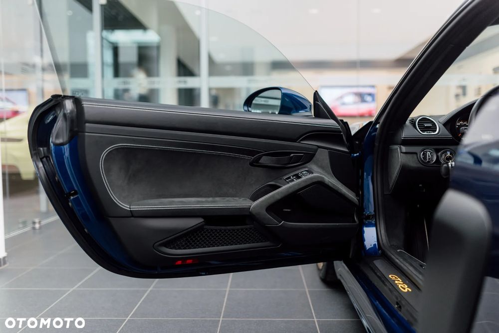 Porsche 718 Cayman - 22