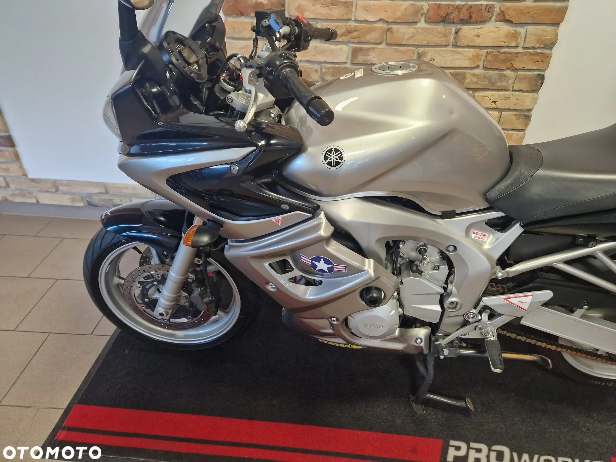 Yamaha FZ6 - 32