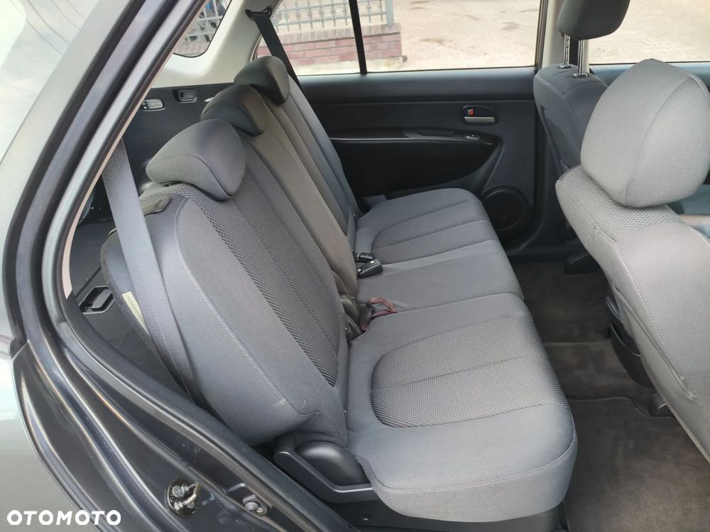 Kia Carens 2.0 CVVT Spirit - 11