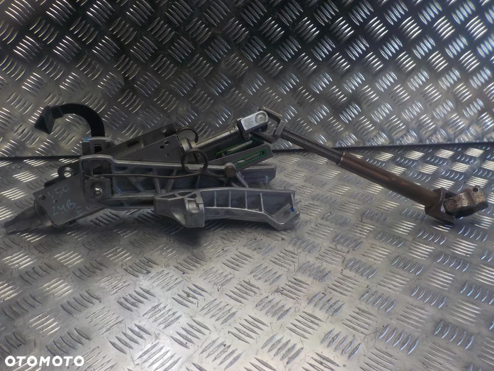 VOLVO V50 KOLUMNA KIEROWNICY KRZYŻAK