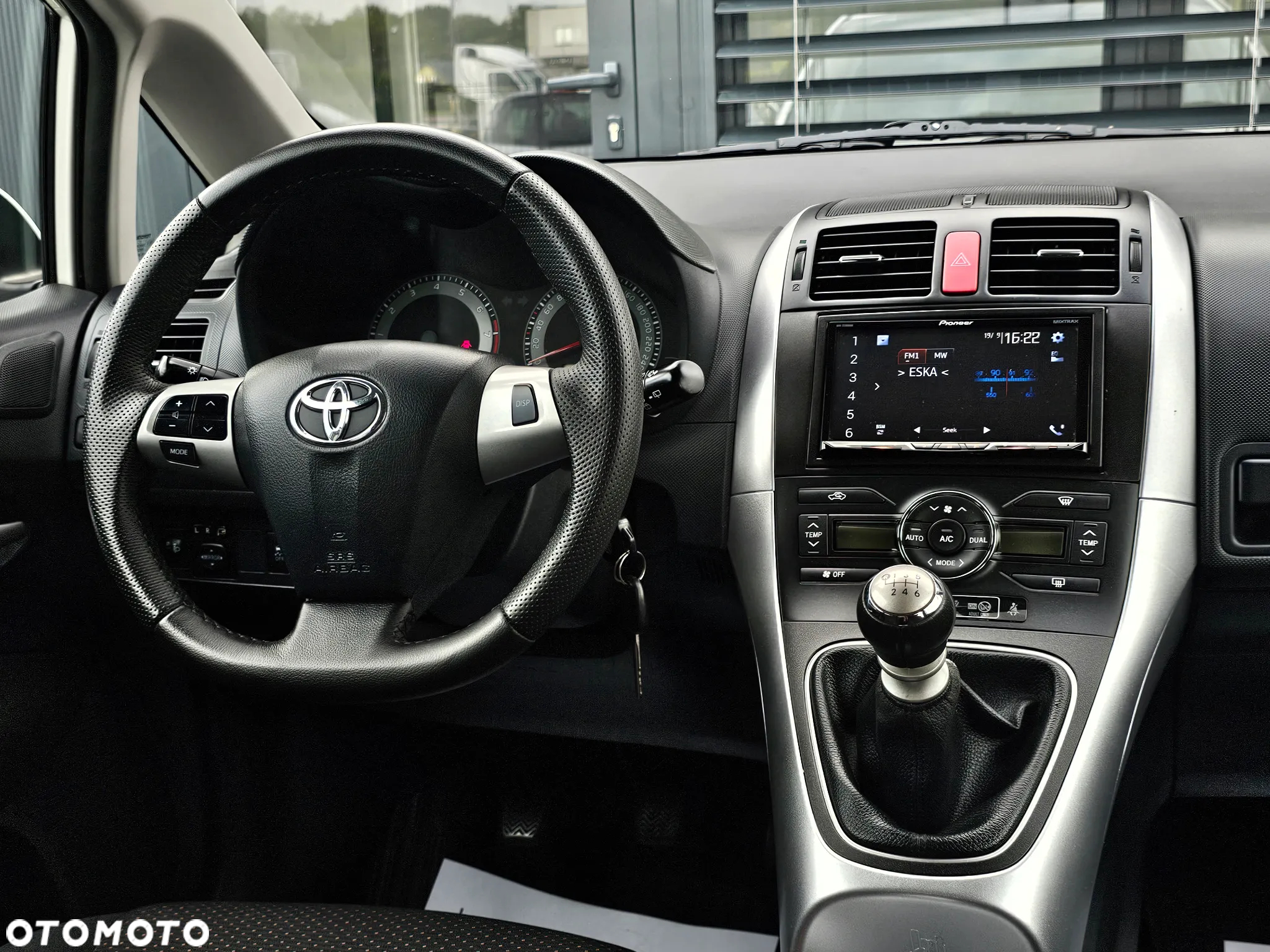 Toyota Auris 1.6 Premium - 9