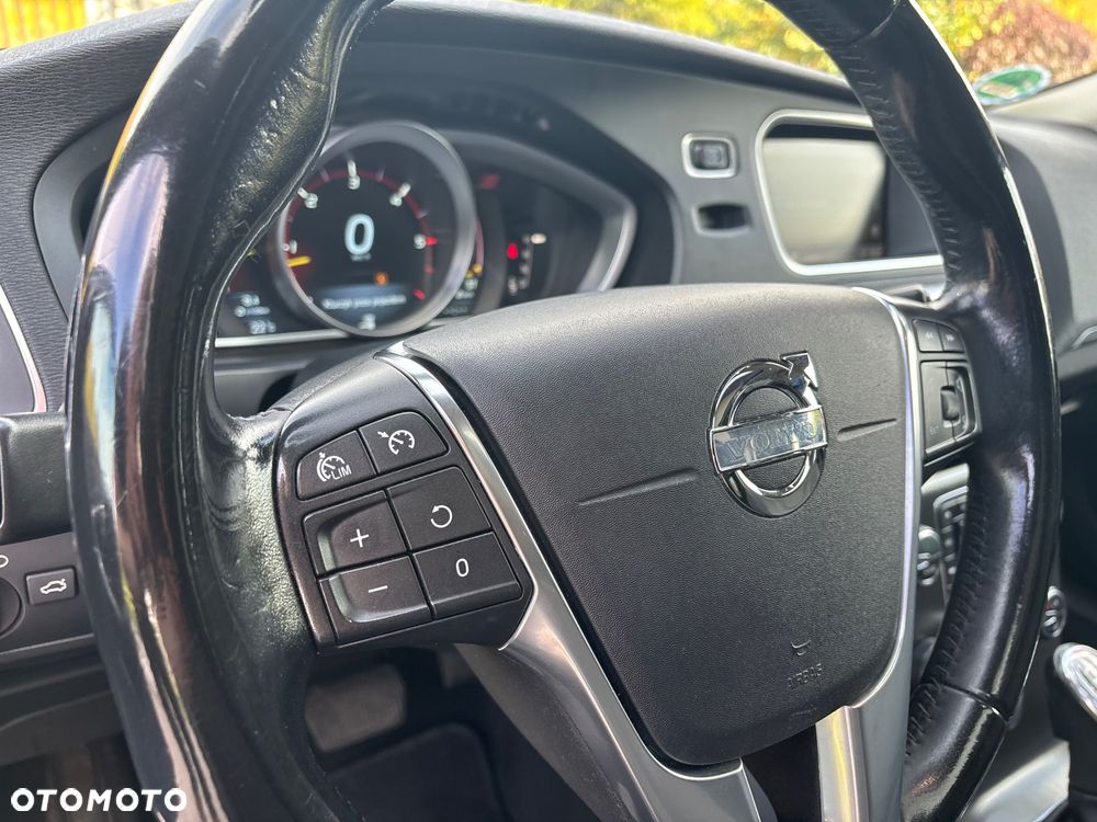 Volvo V40 Cross Country - 23