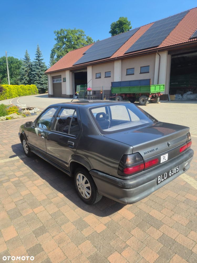 Renault 19 - 5