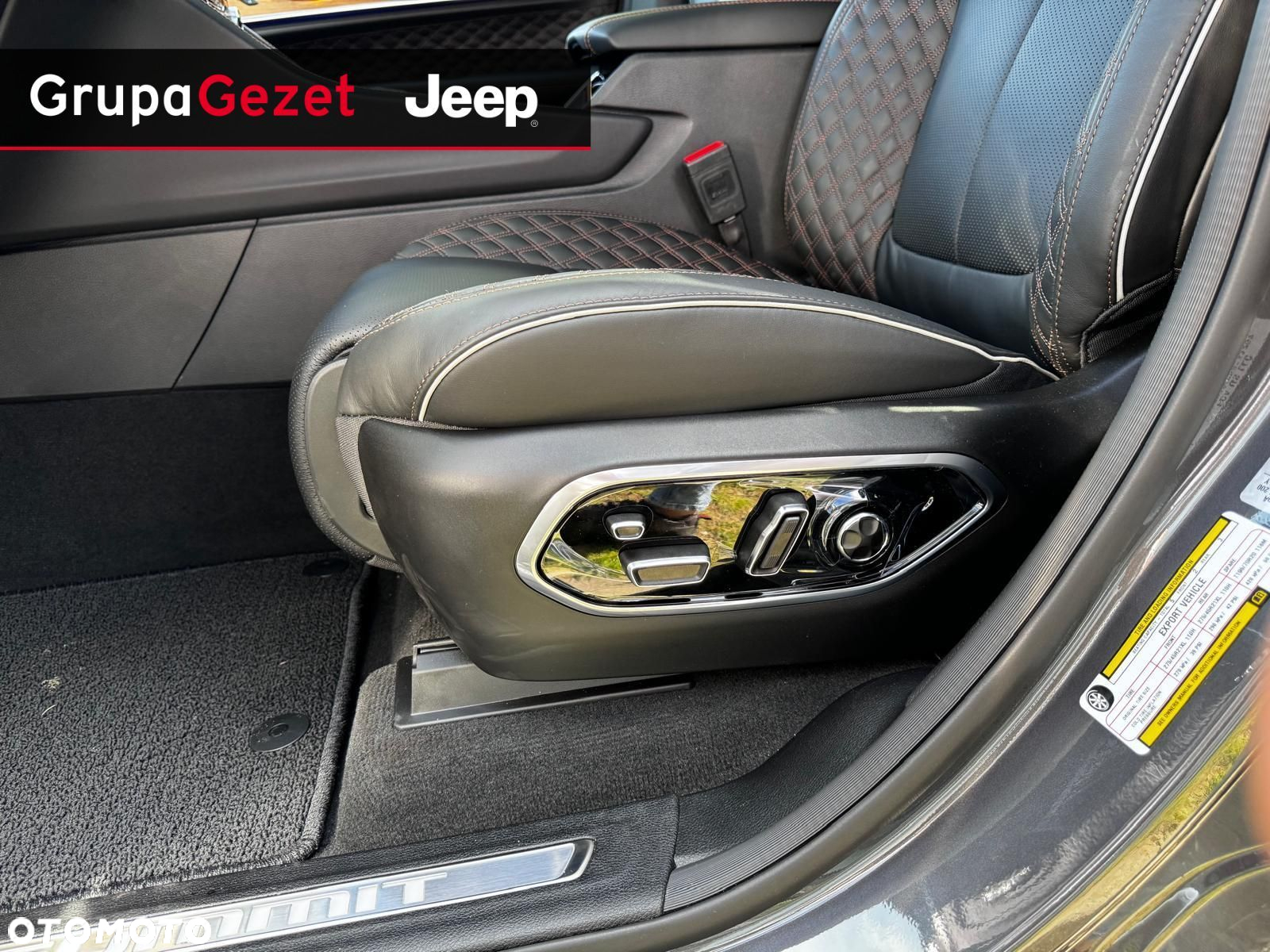 Jeep Grand Cherokee - 12