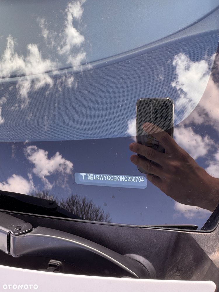 Tesla Model Y Long Range AWD - 34