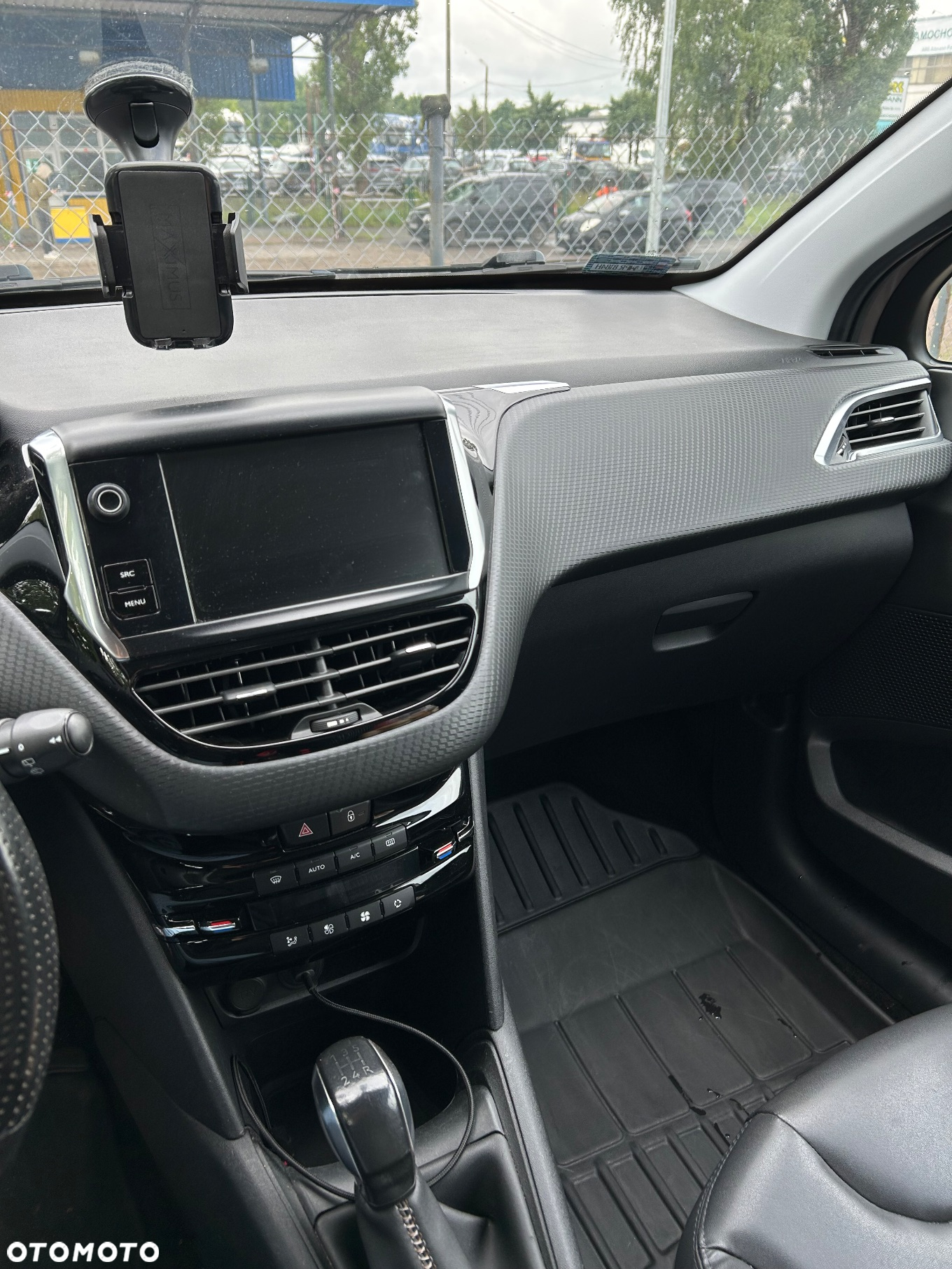 Peugeot 208 - 11