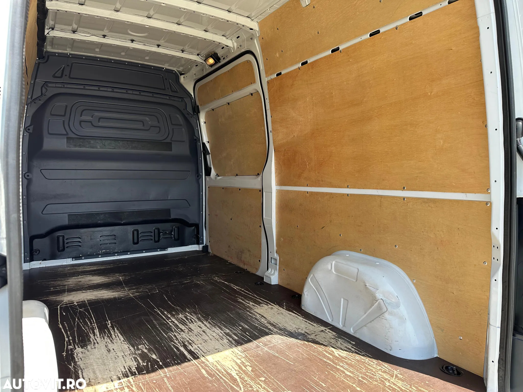 Mercedes-Benz Sprinter - 25