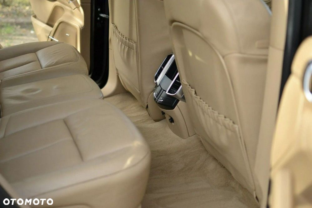 Porsche Cayenne - 22