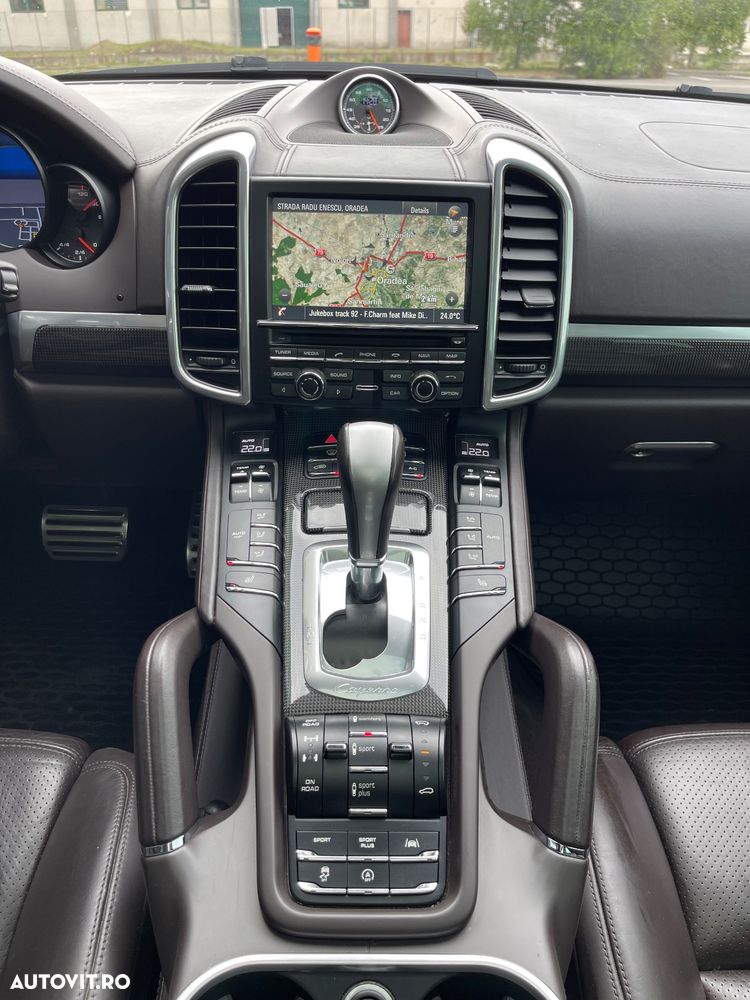 Porsche Cayenne 4.2 L S - 13