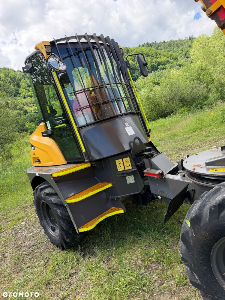 Terex MECALAC 6sMDX Wozidło Budowlane Rolnicze Kabina Pełna Wózek z Obrotową Kolebą. 6 ton ładowność. 4x4. Smarowanie centralne. KLIMA. Silnik Perkins. 4 cylindry. 675mtg. 2020 rok. Kamera z wielkim Ekranem! Jazda Rewers 3prędkości. Maszyna jak Nowa z Norweskiego Gospodarstwa! Ani deka luzów i wycieków! Hydrostatic. Pełny Oryginał. Hamulce brzytwa. Serwisy w DEKRA. Maszyna Woziła lekkie ładunki. Praktycznie zerowe zużycie. Wielka Okazja. Wszystko w pełnym Oryginale. Opony Oryginał wszystkie jak Nowe. Komendy Głosowe w maszynie! - 36