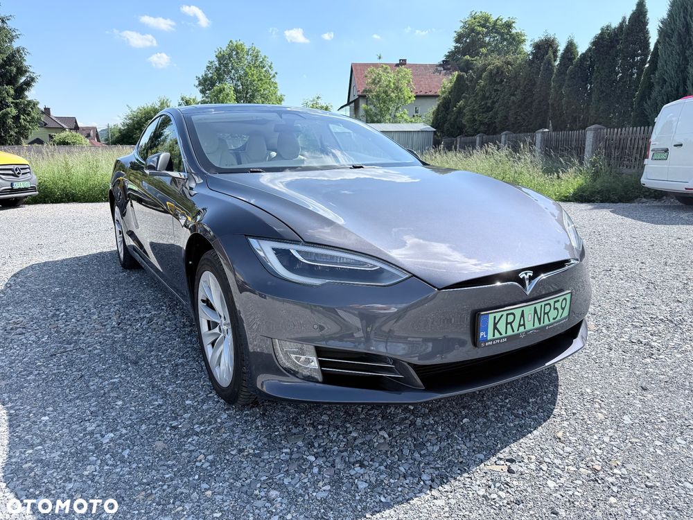 Tesla Model S - 4