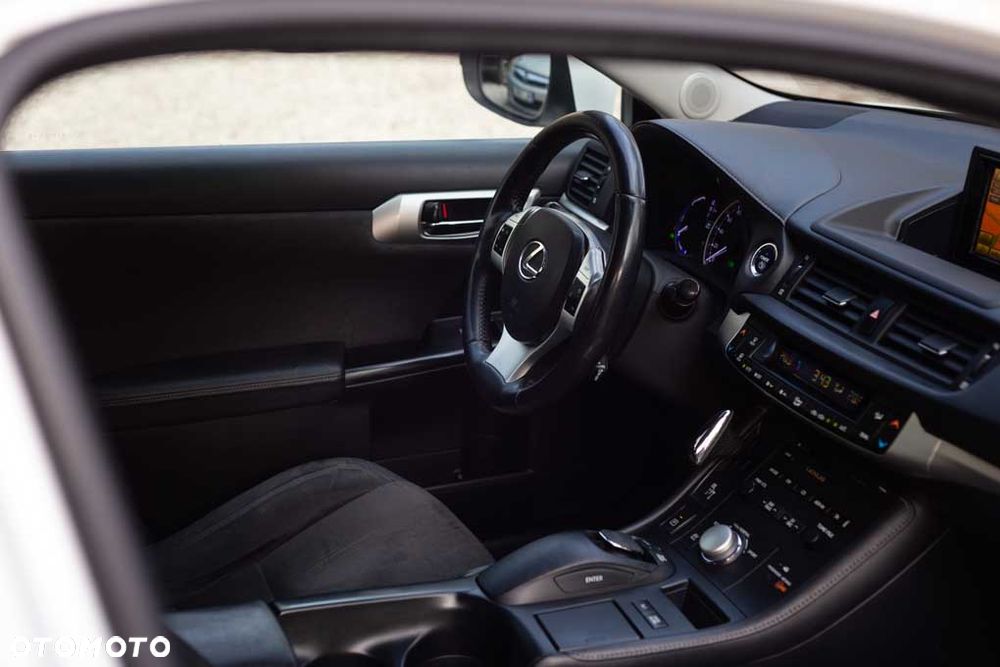 Lexus CT - 11