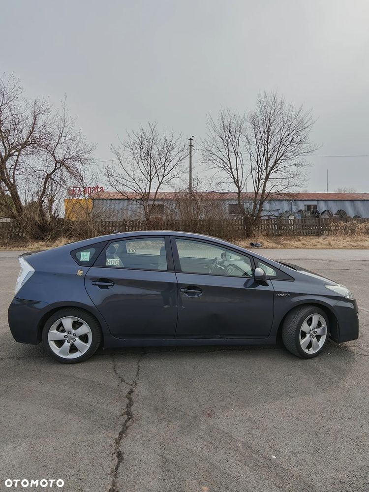 Toyota Prius - 4