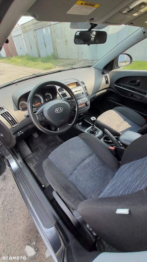 Kia Ceed - 8