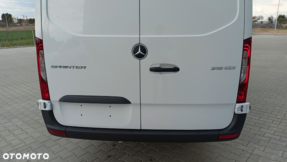 Mercedes-Benz Sprinter Furgon 319 CDI L4H2 - 9