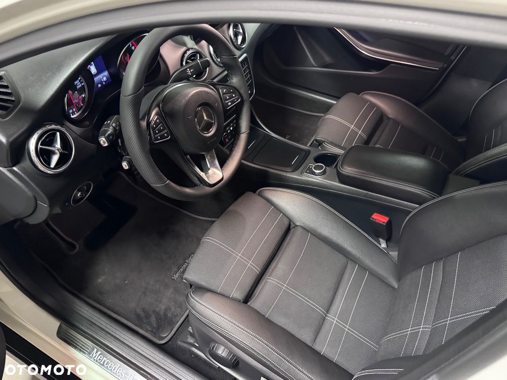 Mercedes-Benz GLA 200 7G-DCT Edition 1 - 24