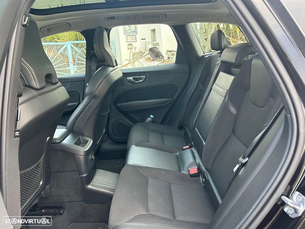 Volvo XC 60 2.0 T8 PHEV R-Design AWD - 12