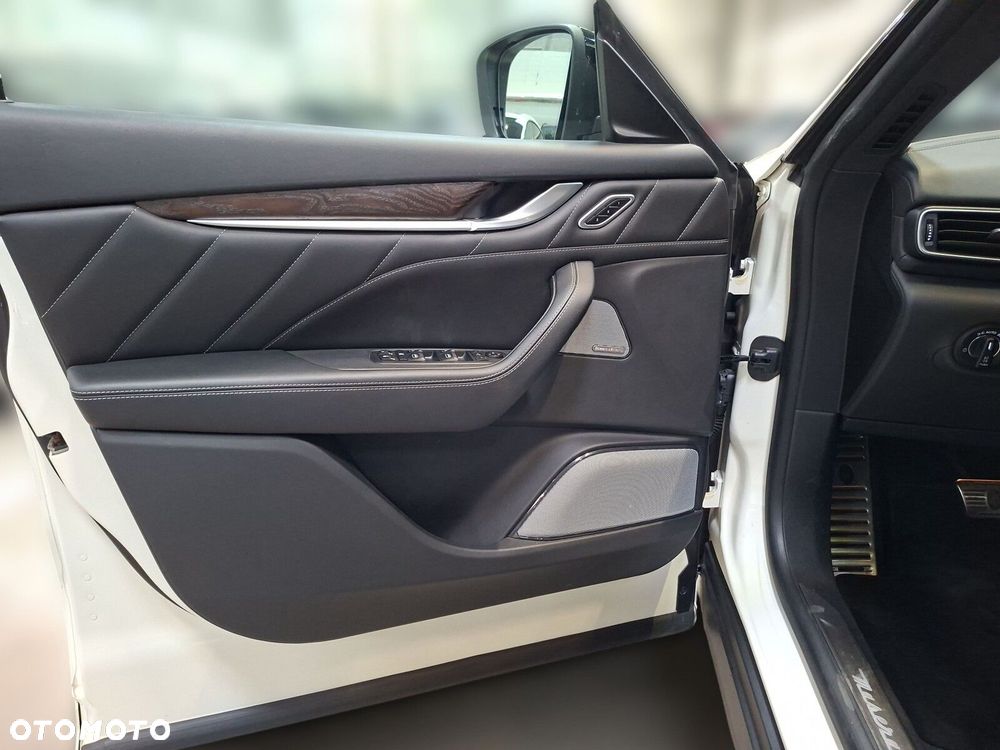 Maserati Levante - 12