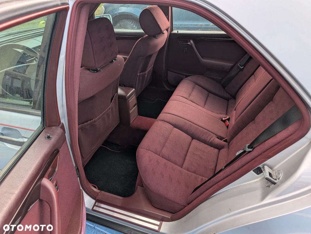 Mercedes-Benz Klasa C 200 T Elegance - 9