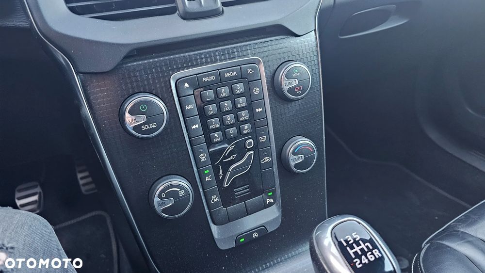 Volvo V40 D2 Drive-E R-Design Momentum - 34