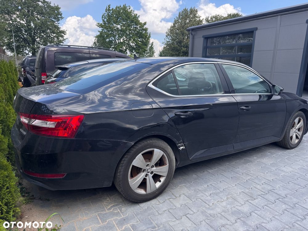 Skoda Superb 2.0 TDI Ambition - 4