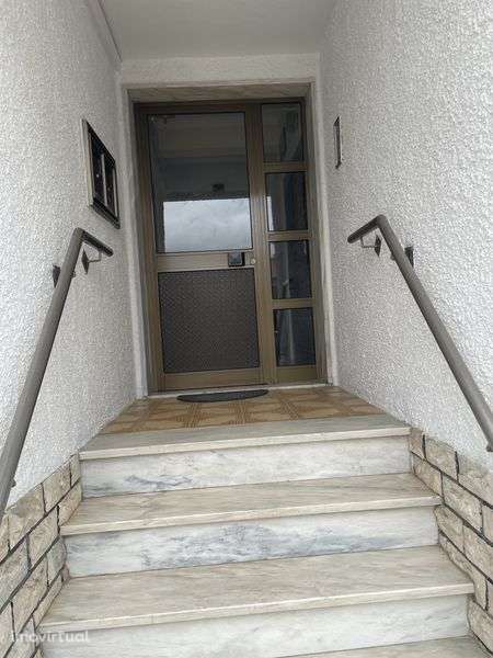 T3 1.º andar com garagem para 2 carros - Grande imagem: 2/12