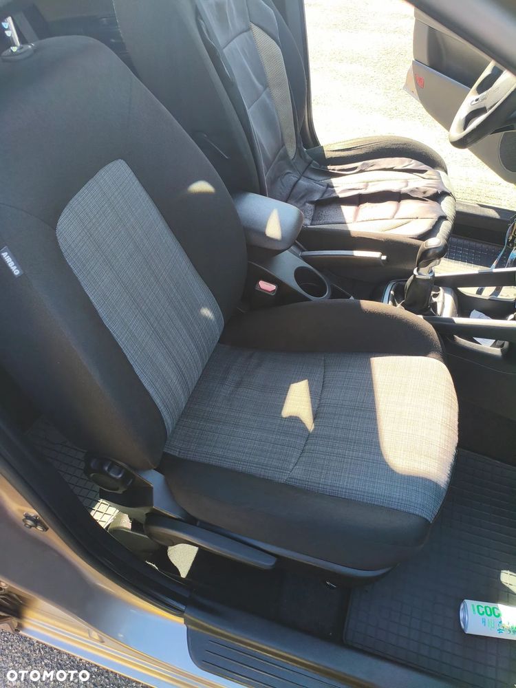 Kia Ceed - 10