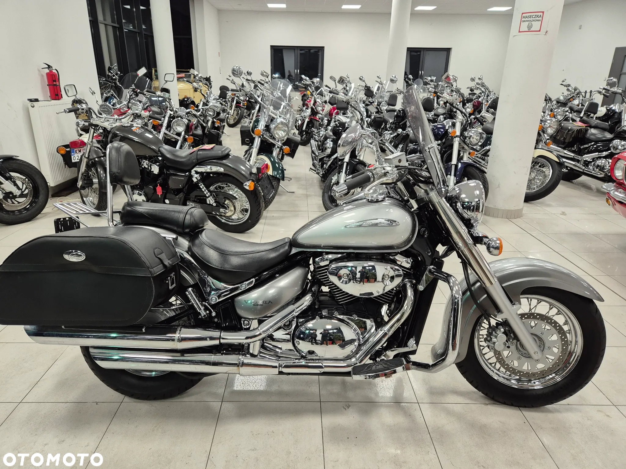 Suzuki Intruder - 10