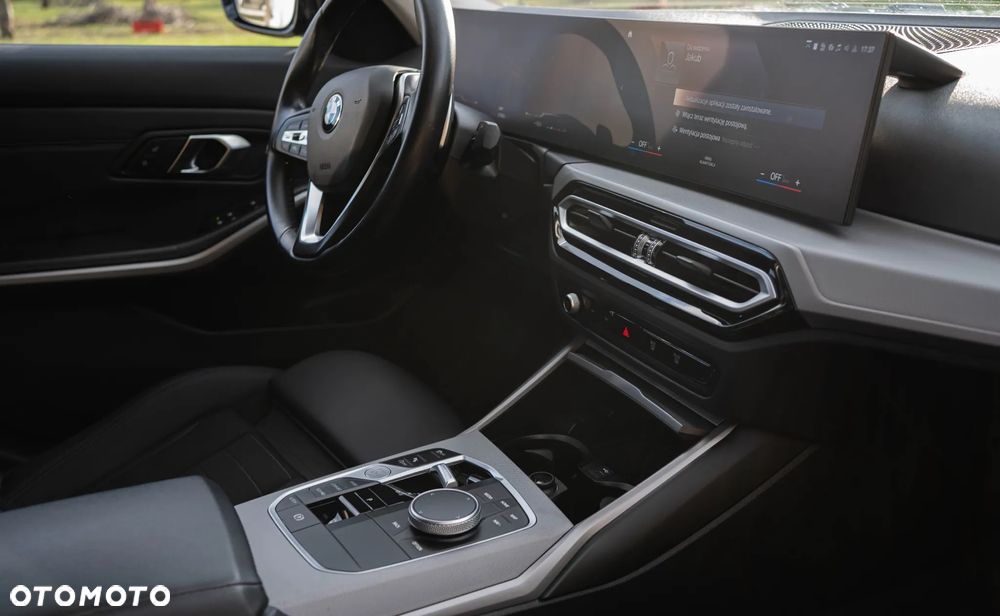 BMW Seria 3 330i xDrive - 15