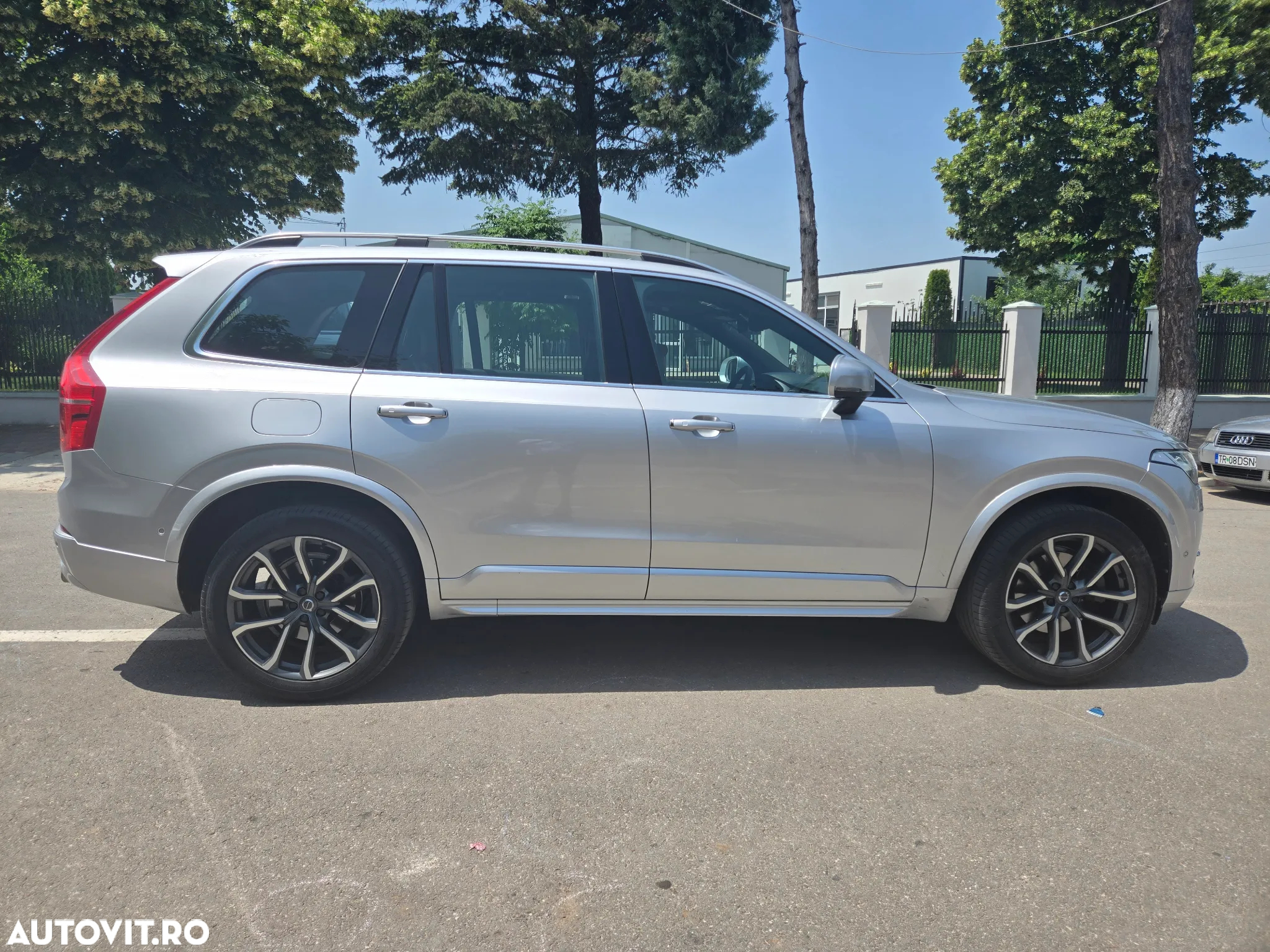 Volvo XC 90 B5 D AWD Geartronic Momentum Pro - 4