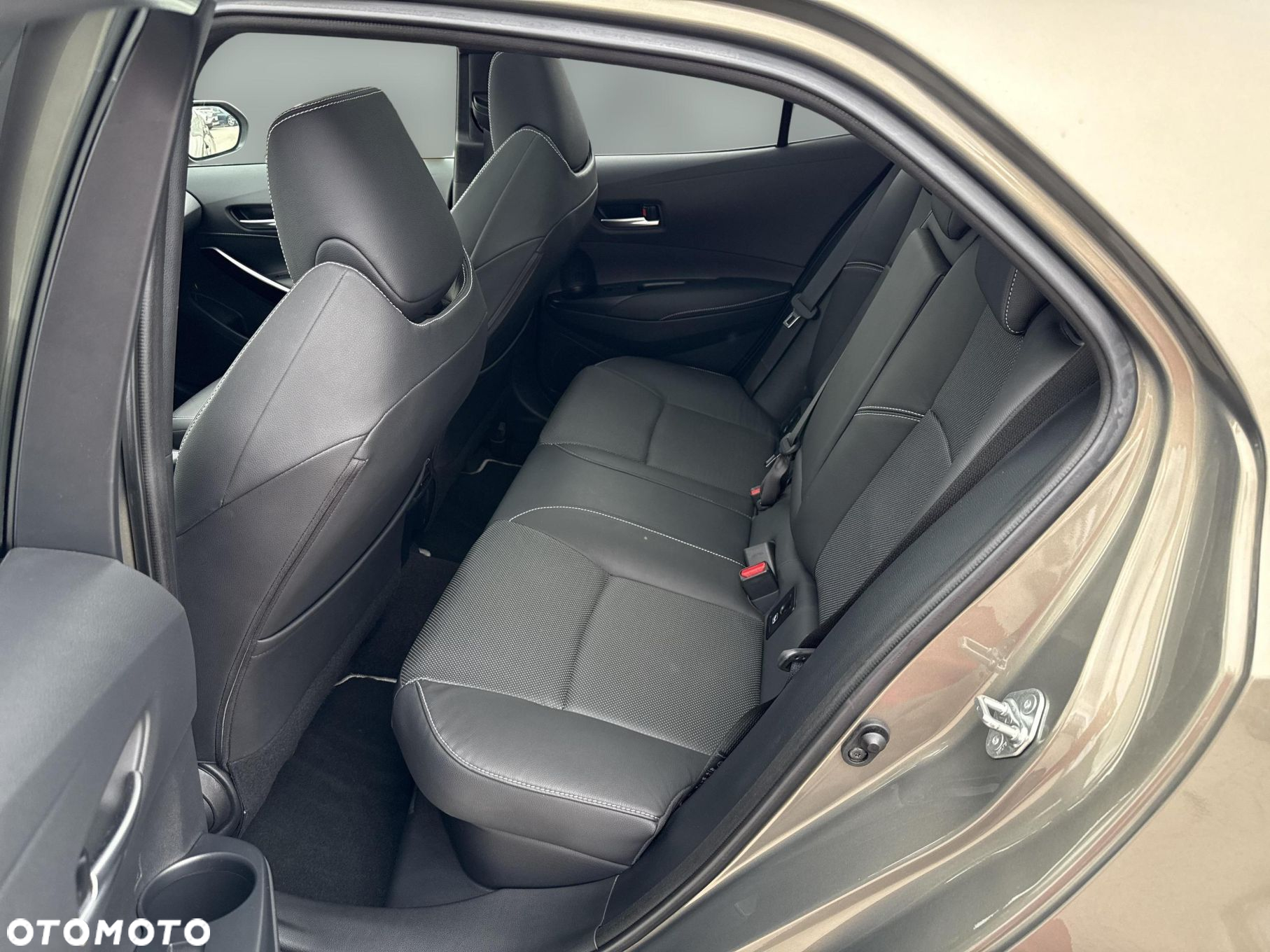 Toyota Corolla 2.0 Hybrid Executive - 10