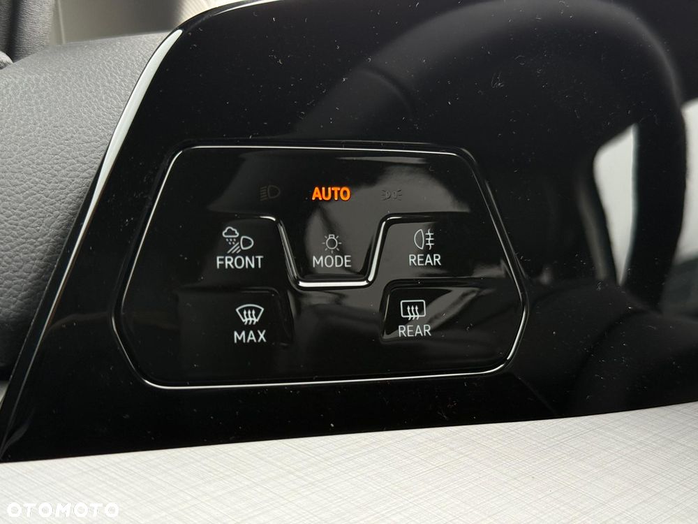 Volkswagen Golf - 24