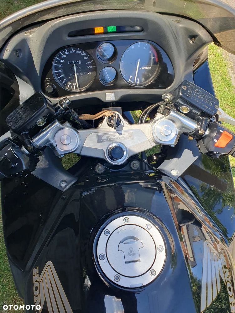 Honda CBR - 7