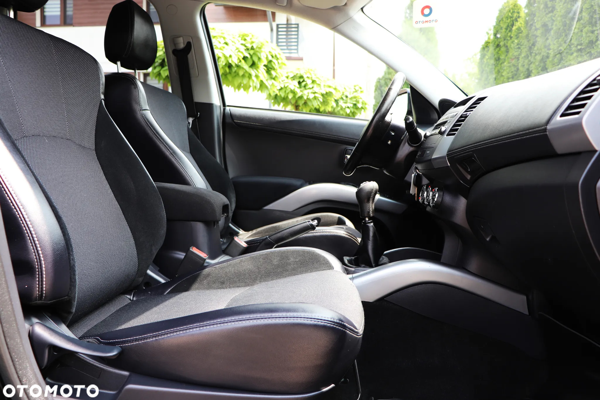 Mitsubishi Outlander 2.0 Intense 2WD - 25