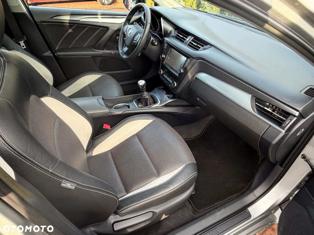 Toyota Avensis 2.0 D-4D Premium - 18