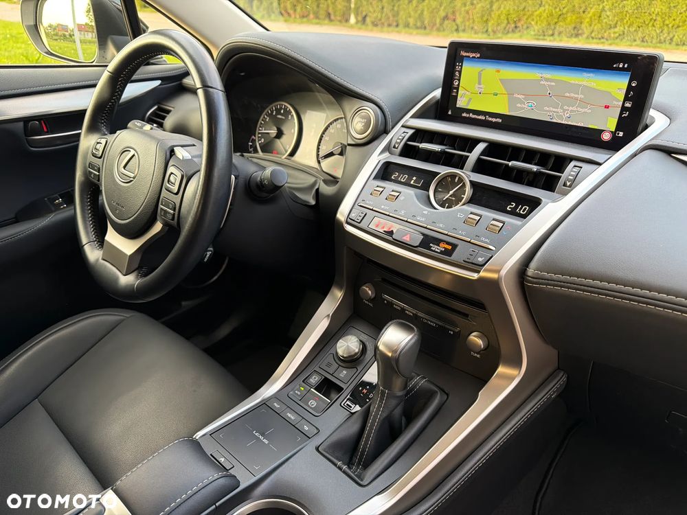 Lexus NX 300 F Impression AWD - 28
